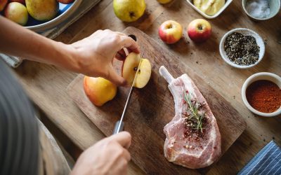 Schweinskoteletts mit gebratenen Äpfeln